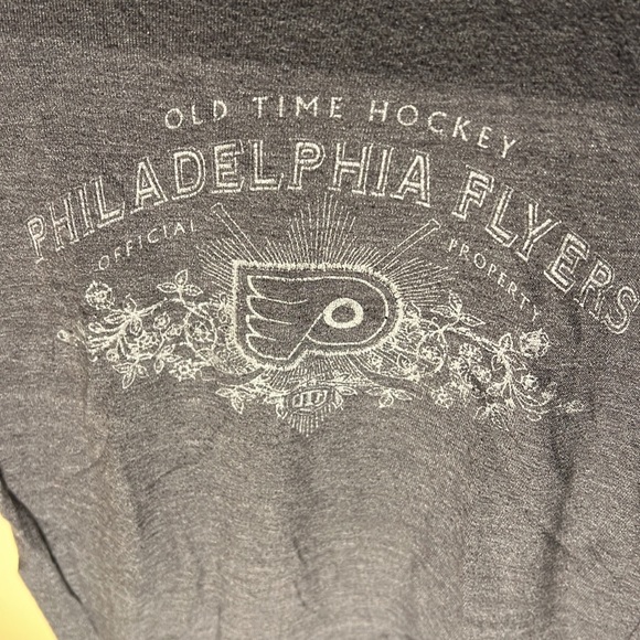 NHL Old Time Hockey Women’s Old Time Hockey Philadelphia Flyers Tee Color Gray - Picture 2 of 4